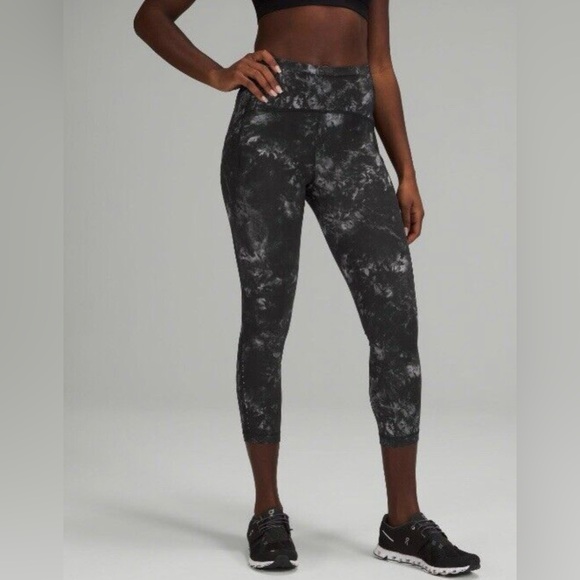 Lululemon Swift Speed High-Rise Crop 21" Aquila Black Multi Running Leggings 4 - Picture 1 of 8